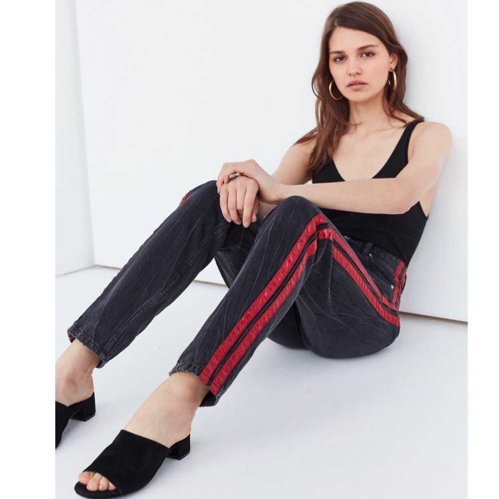 BDG URBAN OUTFITTERS MOM JEANS w red vinyl stripes